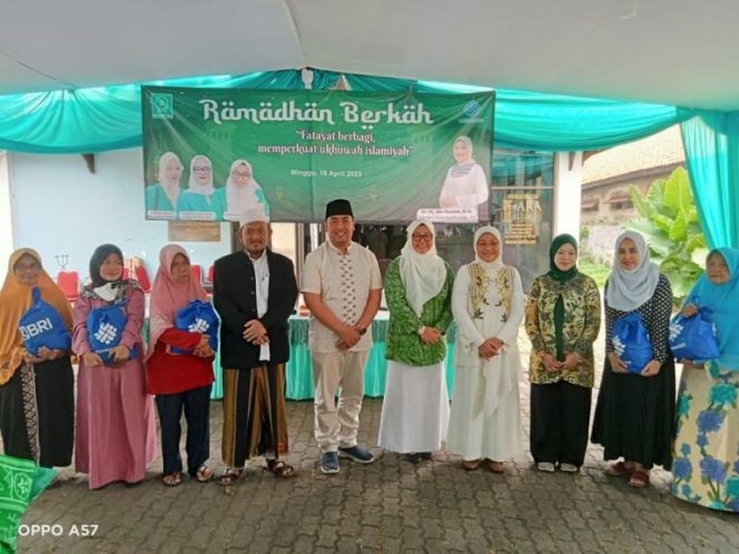 
 Dr.Hj.Ida Fauziah M.Si : Apresiasi Fatayat NU Giat Berbagi Ke Masyarakat