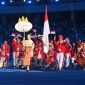 Defile kontingen Indonesia pada upacara pembukaan ASEAN Para Games 2023 di Stadion Morodk Techo. Phnom Penh, Kamboja berlangsung semarak dan meriah, Sabtu (3/6/2023) malam WIB. (Bola.com/Dok NPC Indonesia)