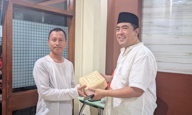 
 Ramah Lingkungan, PCNU Jakarta Pusat Gunakan Besek Bambu Untuk Daging Kurban Idul Adha 1444 H / 2023 M