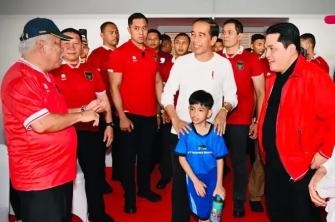 
 Ketum PSSI Erick Thohir (kanan) berencana membuat terobosan baru turnamen sepak bola antara sesama negara muslim. Foto: PSSI