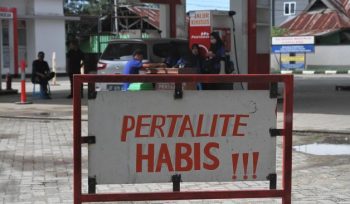 Berdasarkan regulasi Euro 4, BBM mesin bensin minimal RON 91 tetapi Pertalite saat ini RON 90. (ANTARA FOTO/JOJON)
