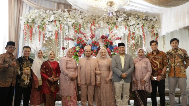 
 Merakyat, Gus Syaifuddin Hadiri Undangan Pernikahan Warga