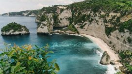 Diamond Beach di Nusa Penida, Bali. (iStockphoto/Oleh_Slobodeniuk)