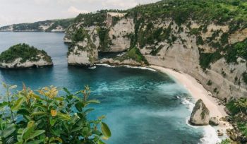 Diamond Beach di Nusa Penida, Bali. (iStockphoto/Oleh_Slobodeniuk)