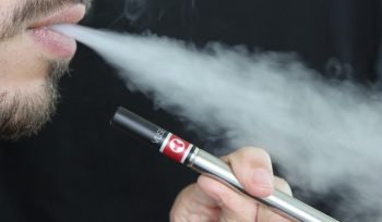 Ilustrasi. WHO mendesak seluruh negara melarang vape dengan perasa dan memperlakukannya seperti rokok. (lindsayfox/Pixabay)