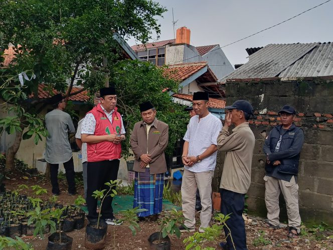 
 <em>Dukung Agribisnis Alpukat Ciganjur, Gus Syaifuddin Kunjungi Kebun Wan </em>H.<em>Muhyin</em>