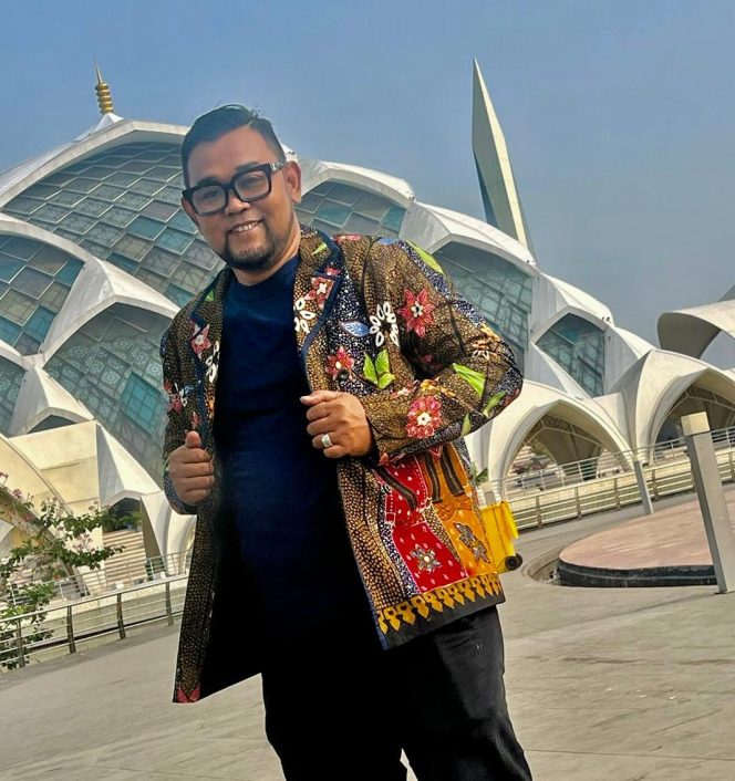 
 Peringatan Hari Batik Nasional: Menggali Makna dan Kecintaan terhadap Warisan Budaya Indonesia