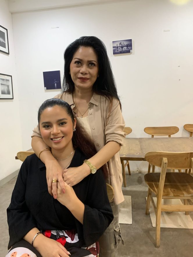 
 Dukungan Ibunda Terhadap Karir Tasha Bouslama