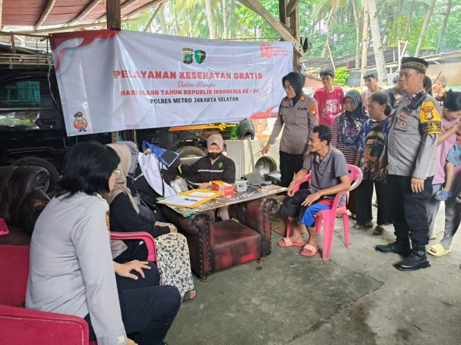 
 Polres Metro Jaksel Gelar Pengobatan Gratis di Srengseng Sawah, Warga Antusias Sambut HUT RI ke-80