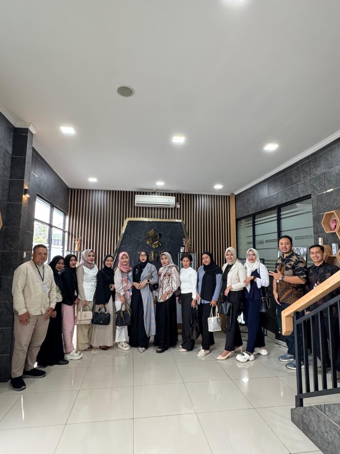 
 Innerlight Upgrade Pengetahuan Tim melalui Kunjungan Kerja Eksklusif ke Pabrik Skincare ESBHI