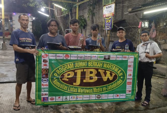 
 Merambah ke Ciputat Tangsel, Jumat Berkah Wartawan Pekan ke-83 Temui Warga Beragam Kalangan
