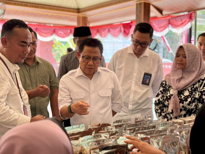 
 Menko PM Lihat Langsung Dampak Pemberdayaan PNM di Gresik