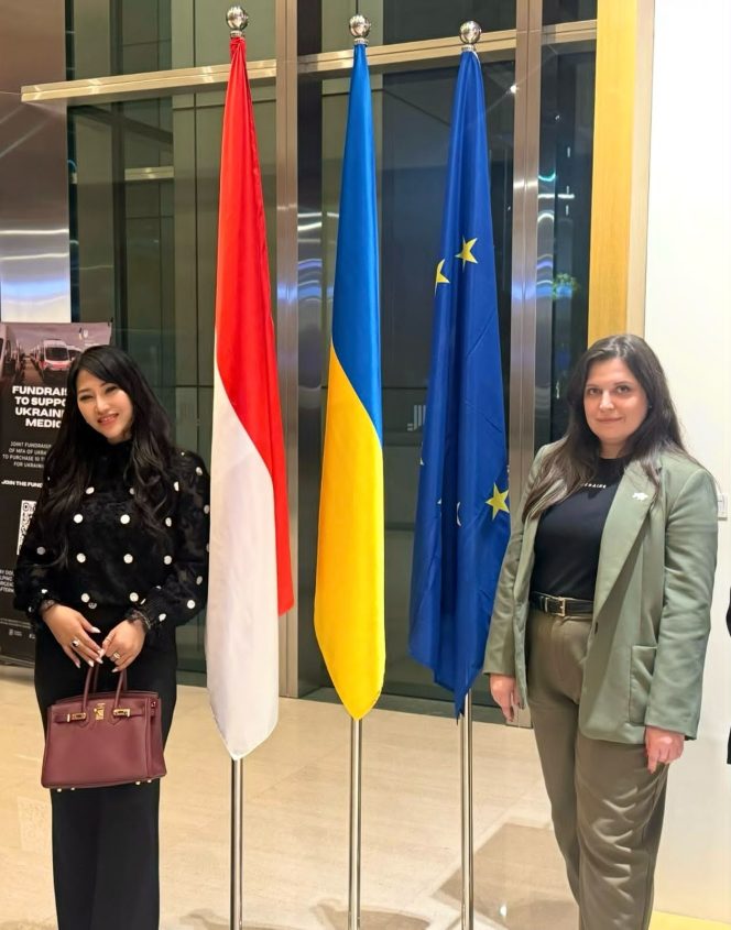 
 Budaya Menjadi Jembatan Kemanusiaan, Renee Partina Hadiri Pameran “Living the War: Children”